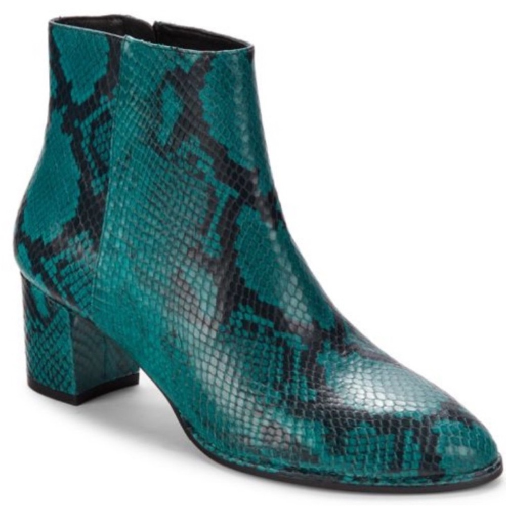 🌹STUART WEITZMAN🌹Kiandra Snakeskin Embossed Leather Ankle Boots Size: 5B